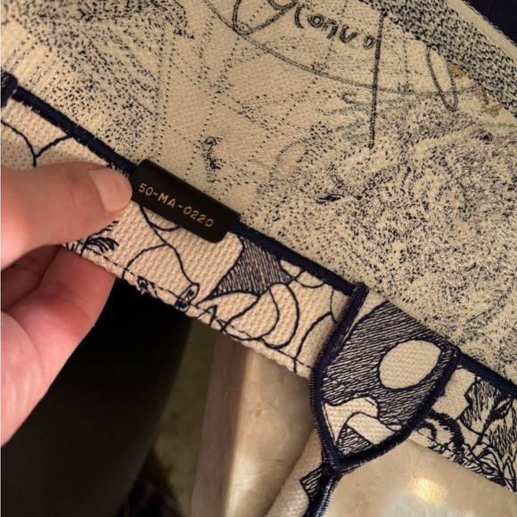 Cristian Dior Large Book Tote Around The World - Picture 8 of 9